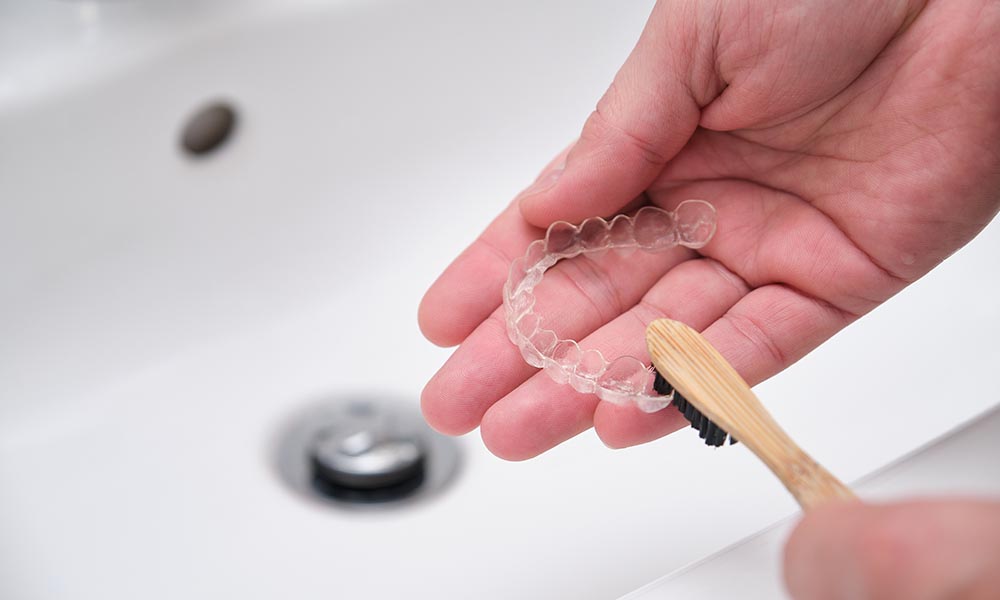 How to Clean Your Clear Aligners or Retainer